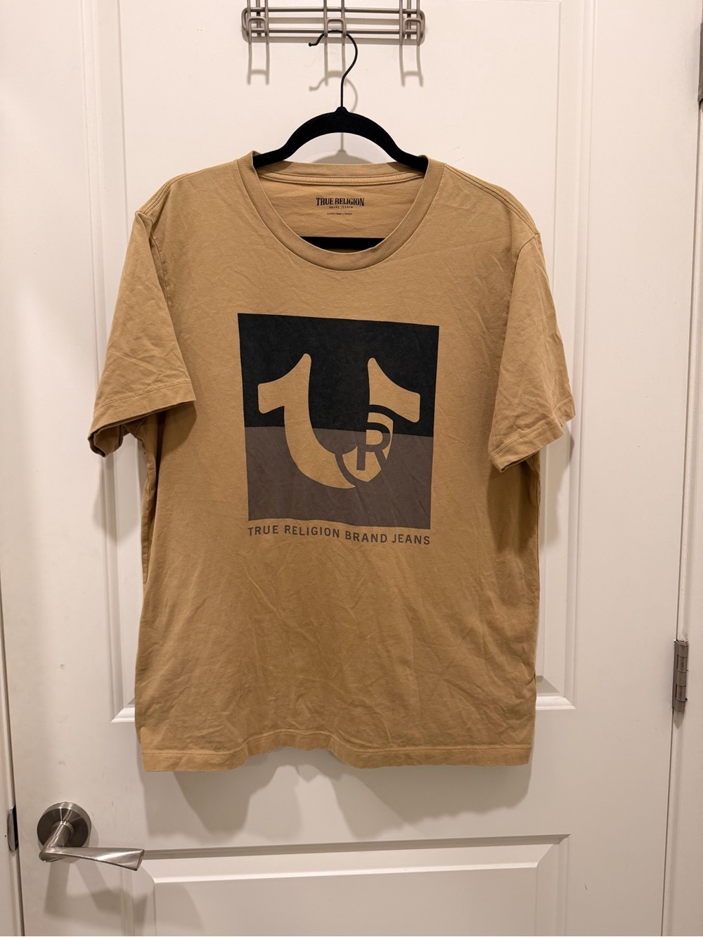 True Religion T-Shirt Size XL
Tan Horseshoe Box Logo
Brand Jeans